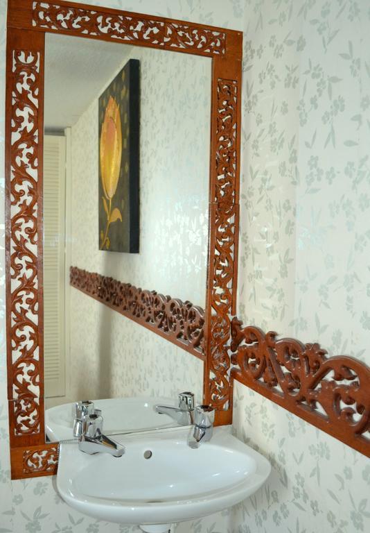 Ely Guest House Extérieur photo